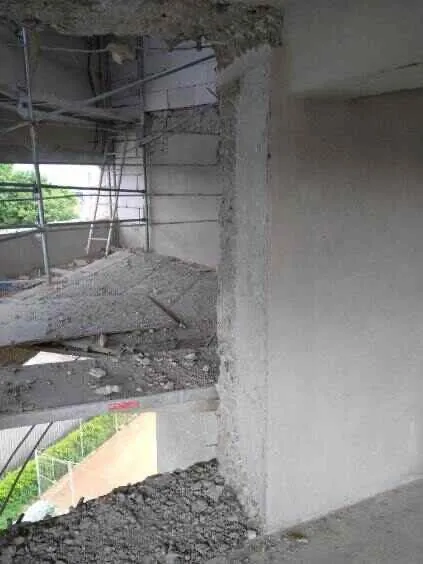 Odstránenie betónového schodiska