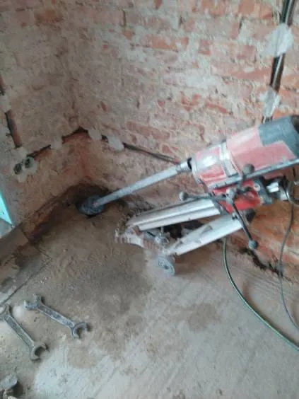 Vŕtanie otvoru pre prestup cez strop železobetónovej konštrukcie