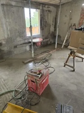 Odstránenie balkónového parapetu rezaním betónu